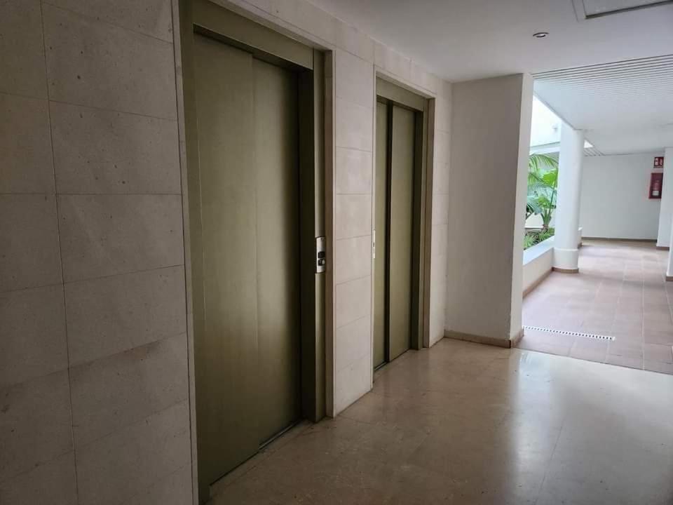 Apartment Beachfront Accommodation Estepona Esterno foto