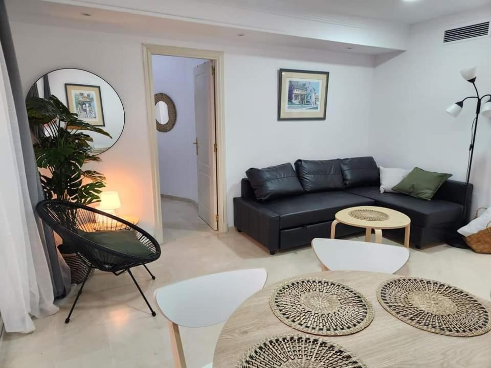 Apartment Beachfront Accommodation Estepona Esterno foto
