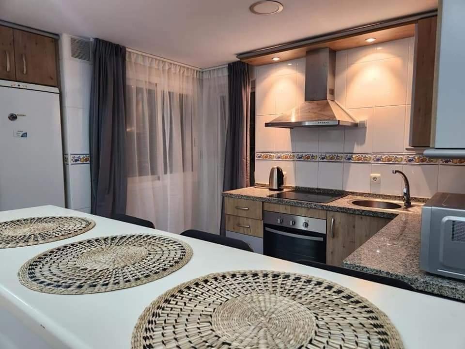 Apartment Beachfront Accommodation Estepona Esterno foto