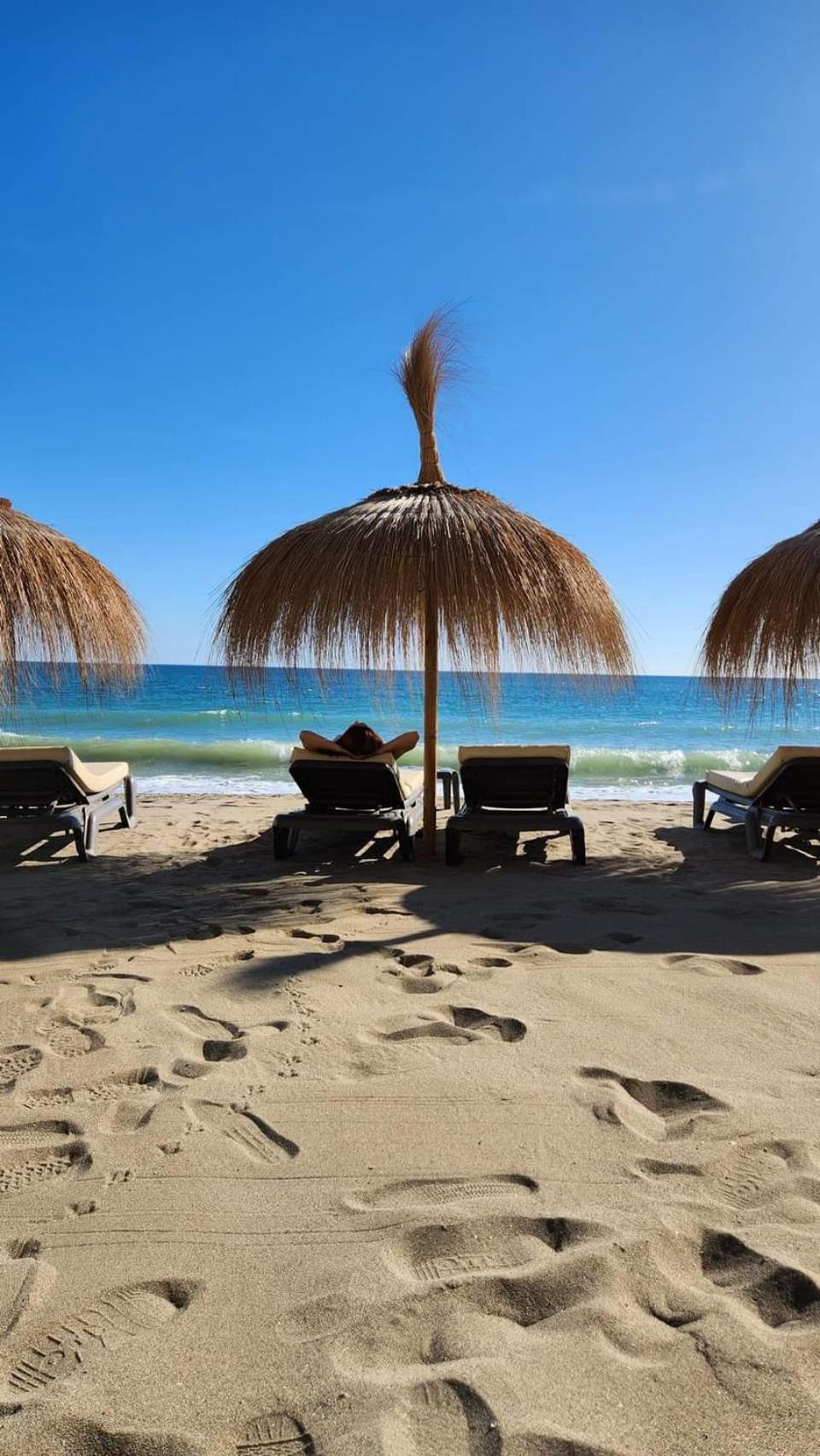 Apartment Beachfront Accommodation Estepona Esterno foto