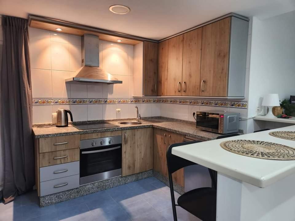 Apartment Beachfront Accommodation Estepona Esterno foto
