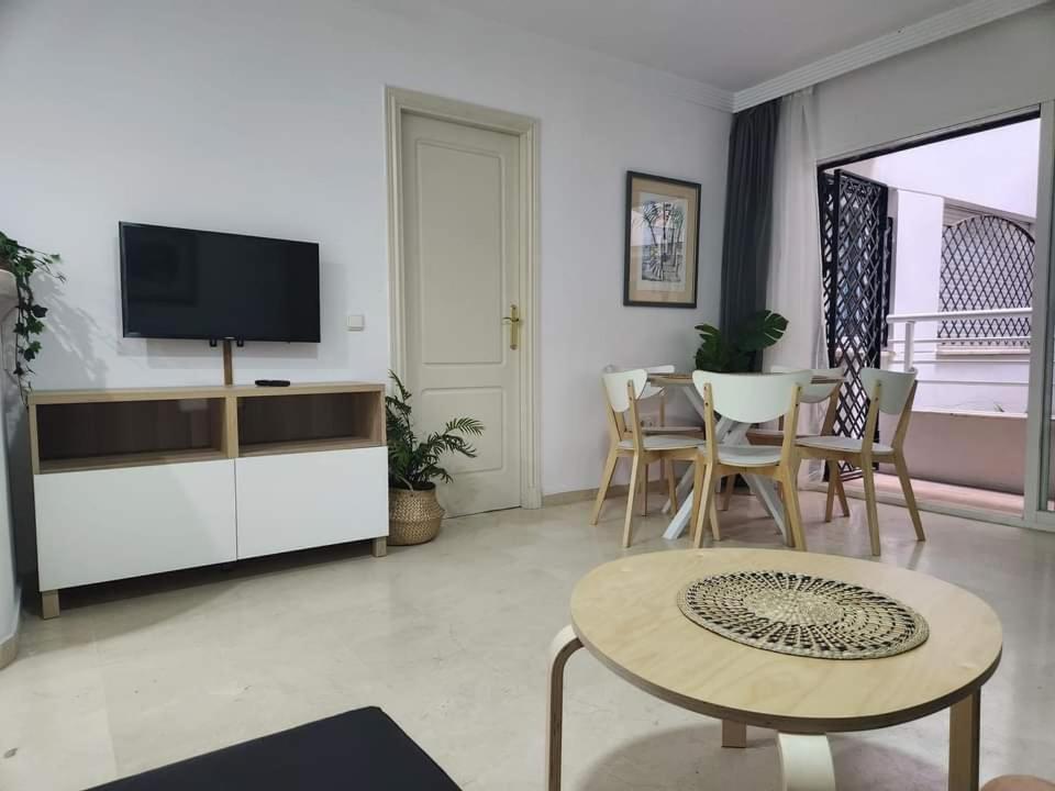 Apartment Beachfront Accommodation Estepona Esterno foto