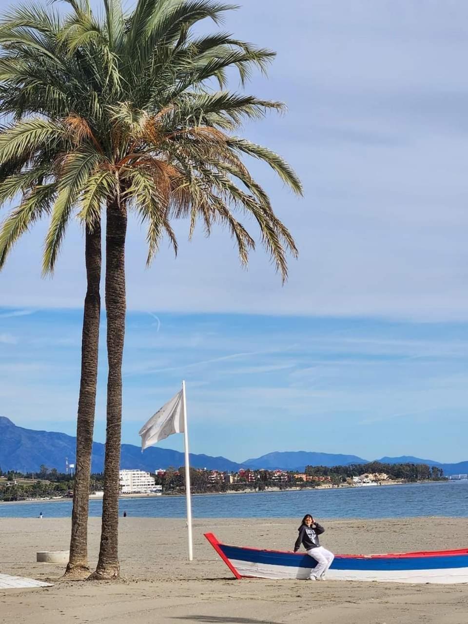 Apartment Beachfront Accommodation Estepona Esterno foto
